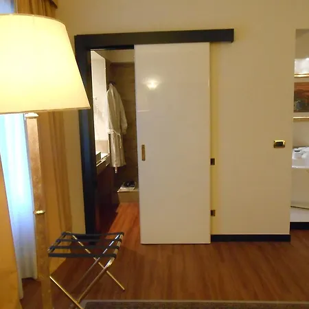 De La Hotell