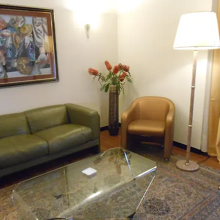 De La Hotell 4*