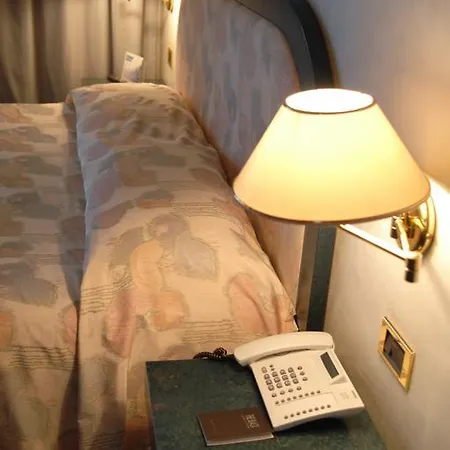 De La Hotell