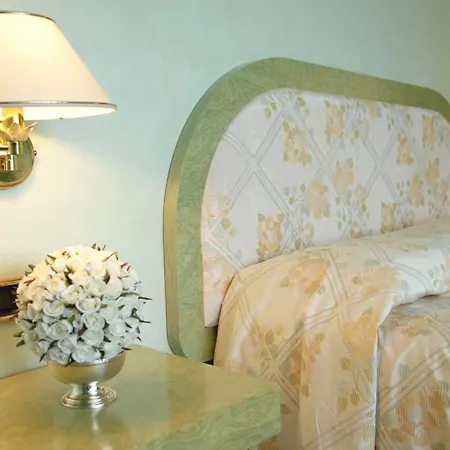 De La Hotel 4*